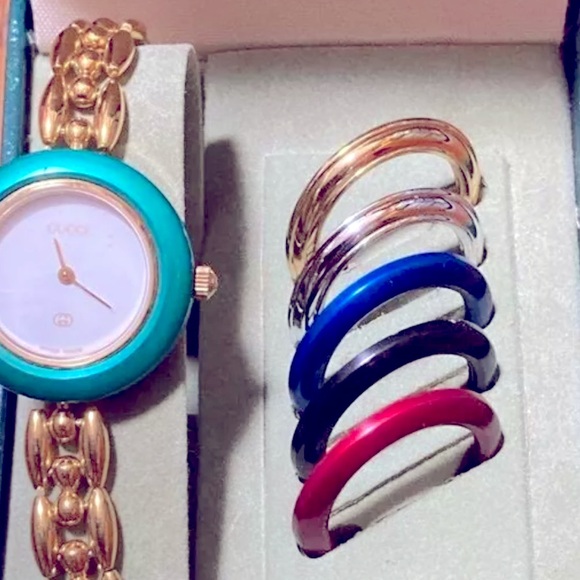 RARE Gucci Luxury Watch with different color bezels - Picture 1 of 5